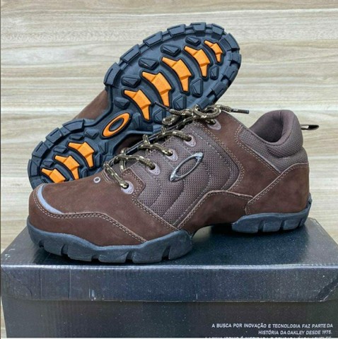Botinha Oakley halftrack low - Roupas e calçados - Loteamento Parque Nova  Esperança, São José do Rio Preto 1011112037 | OLX