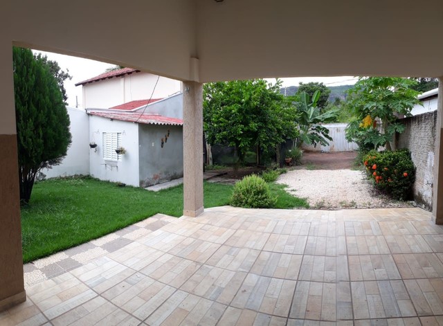 Casa com 4 quartos, área gourmet e terreno nos fundos - Foto 3