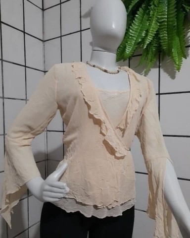Blusa social transpassada e regata SHOULDER. 
