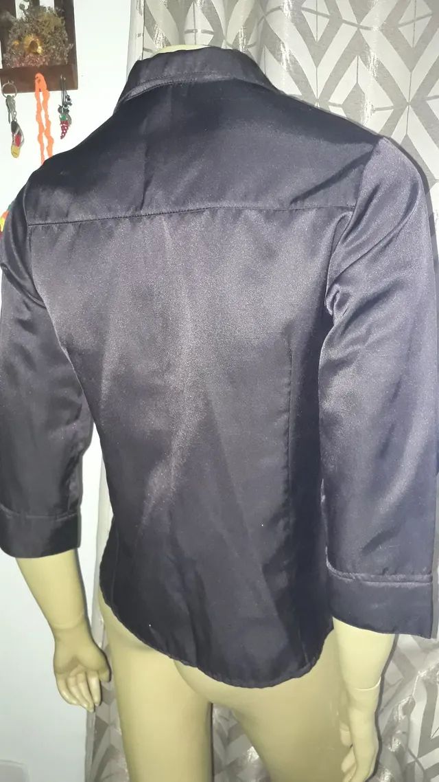 BLUSA PRETA LISA TECIDO C BRILHO ACETINADO TAM G - Foto 2