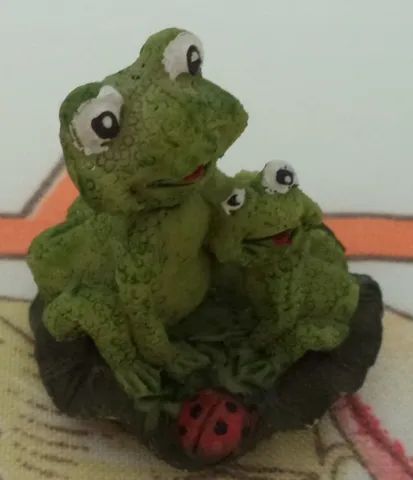 Sapinho Feito Com Resina - Foto 4