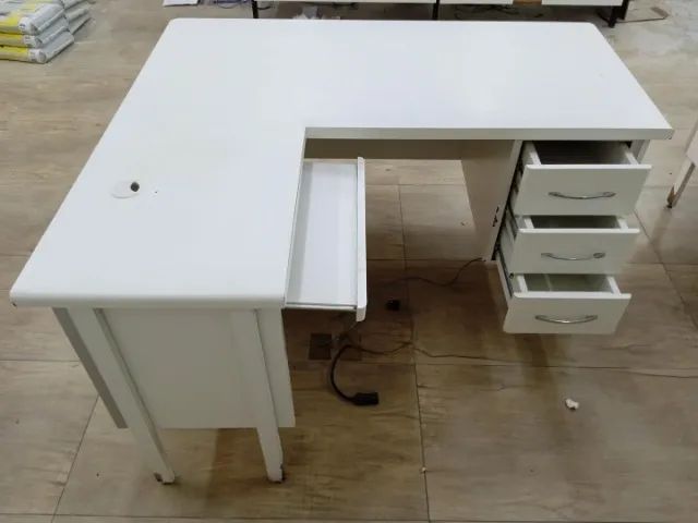 Mesa de escritório em L c/ 3 gavetas 1 prancha de correr e suporte p/ cpu em MDF Branco - Foto 3