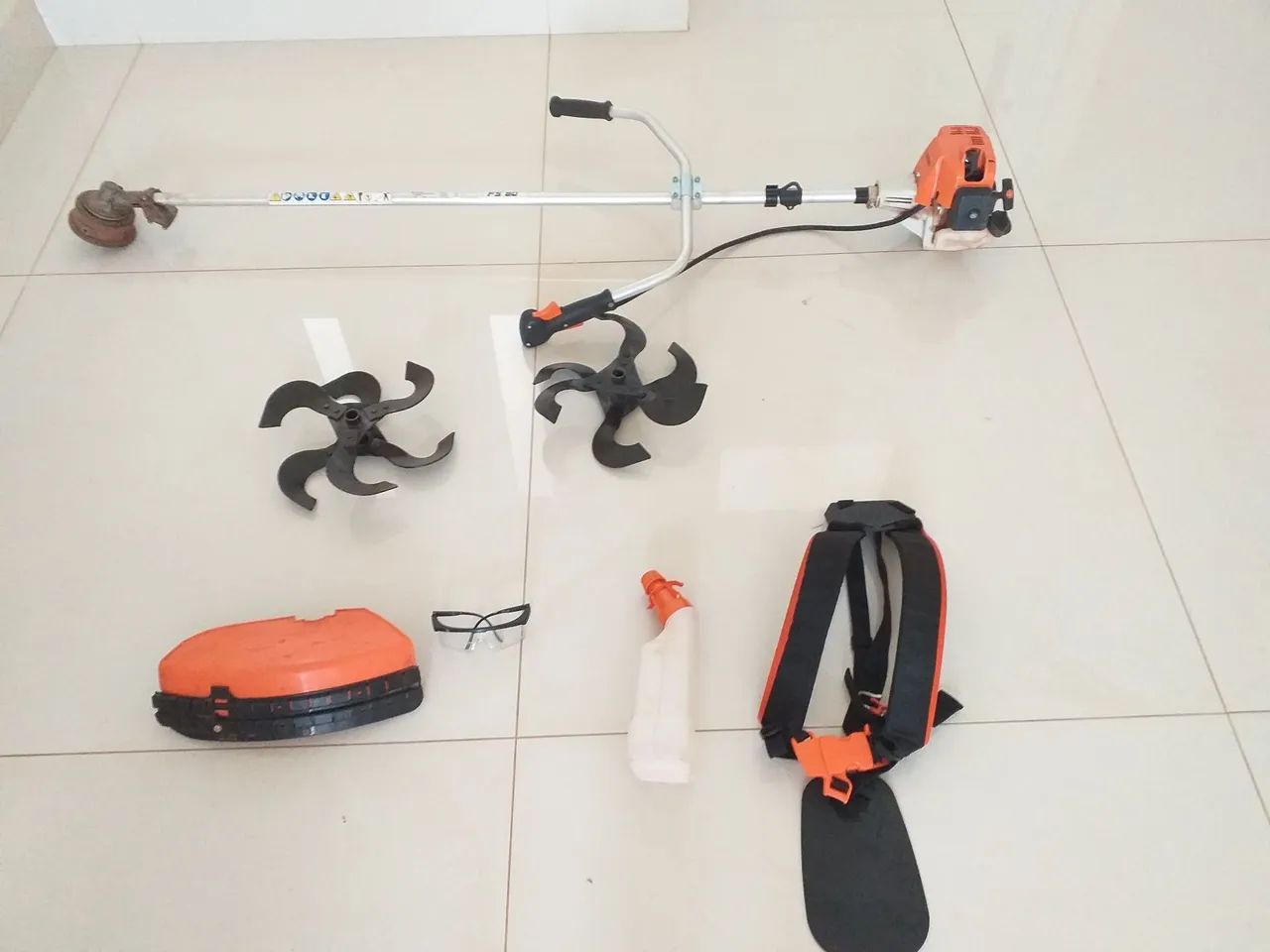 High-Power Brush Cutter – Ideal for Gardens and Large Areas