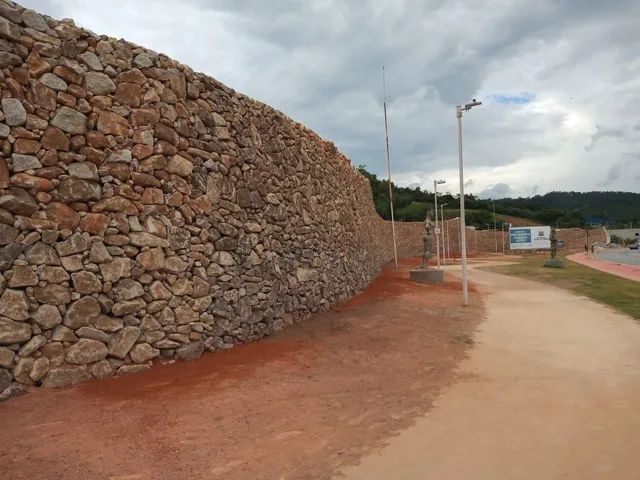 Muro de pedras bolão moledo 