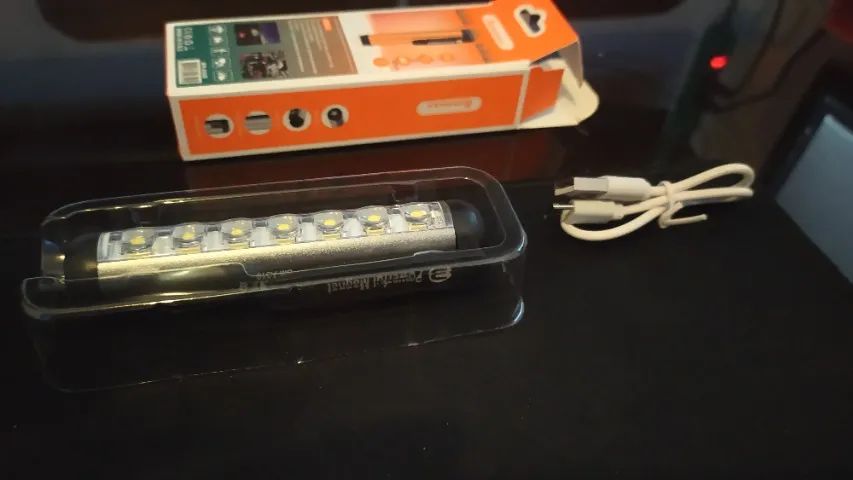 Mini Lanterna LED recarregável clipe + imã  - Foto 5