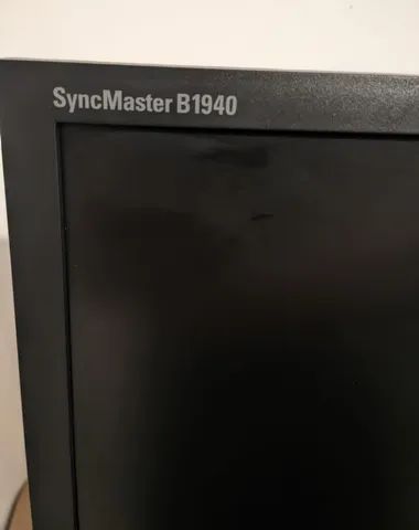 Monitor Samsung LED 19 polegadas com rotação de tela - Foto 2