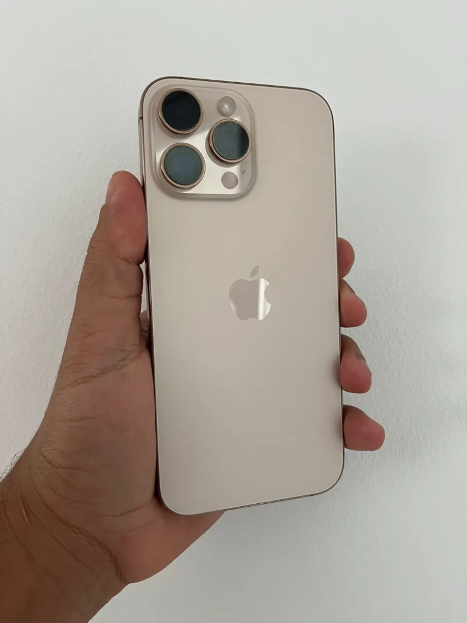 iPhone 16 Pro Max (Chip físico e virtual)