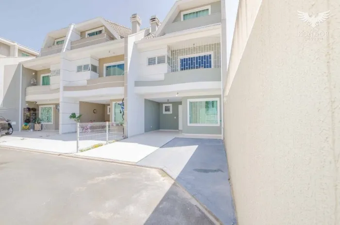 Sobrado em SANTA FELICIDADE com 156,19 m²