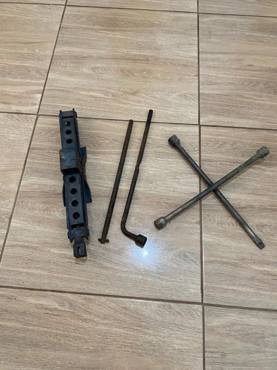 Jogo de ferramentas para troca de pneu - Foto 2