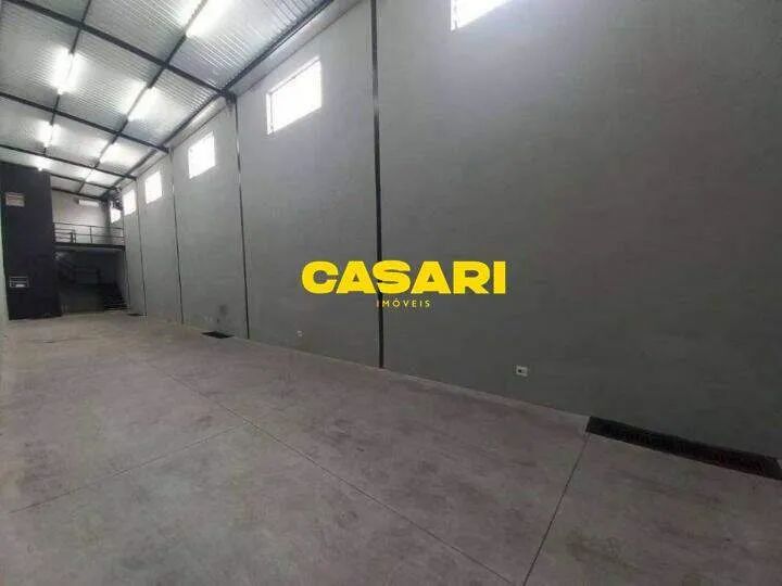 Galpão à Venda 150 m² Vila Palmares Santo André  Moderno e Bem Localizado