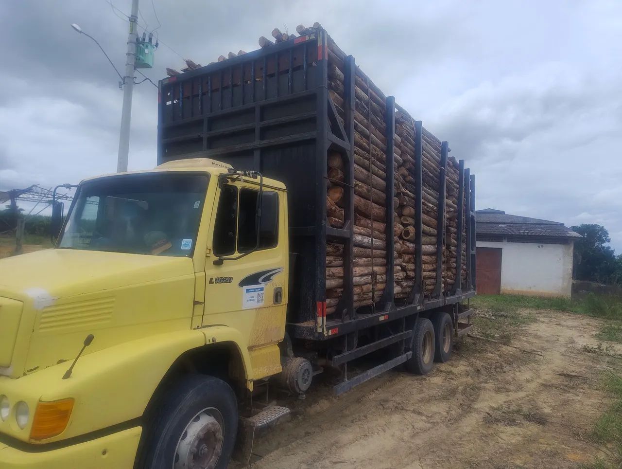 Caminhão Mercedes Benz L 1620 - Caçamba