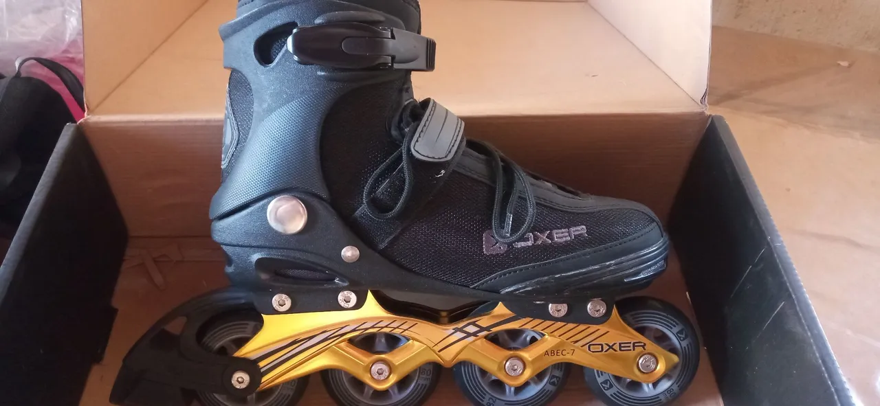 Patins OXER ABEC-7 núm. 38. acompanha equipamento de proteção