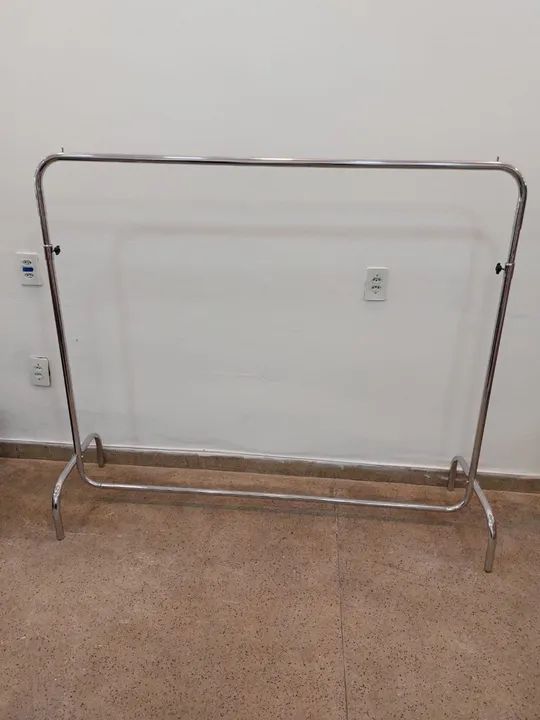 Cabide de aço cromado para loja