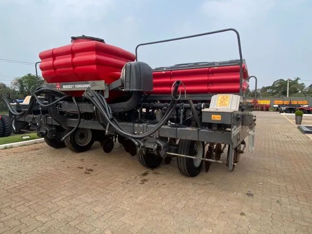 Plantadeira MF713 HF pneumática - Foto 3