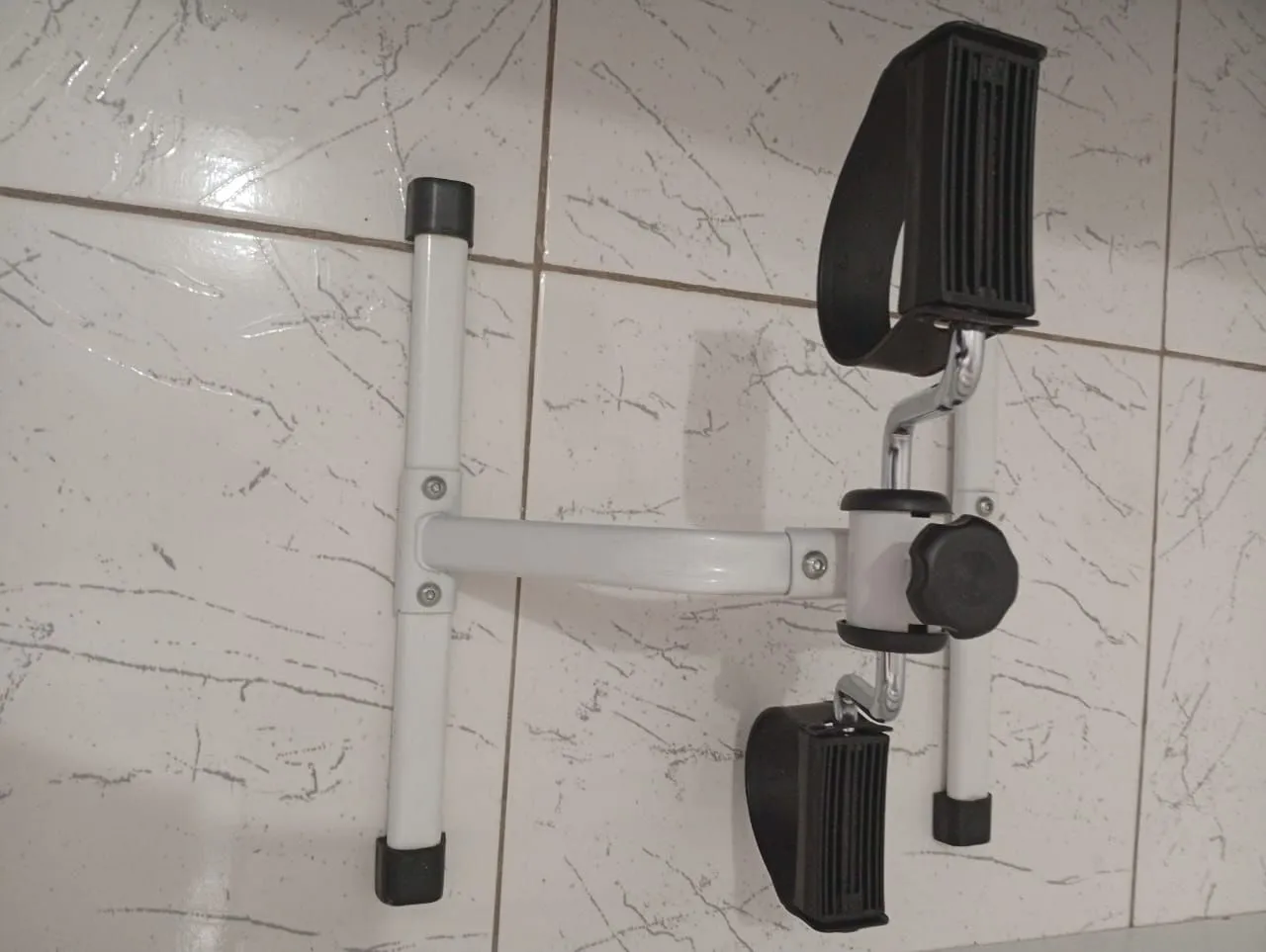 Mini Bicicleta Ergométrica Portátil - Exercícios em Casa