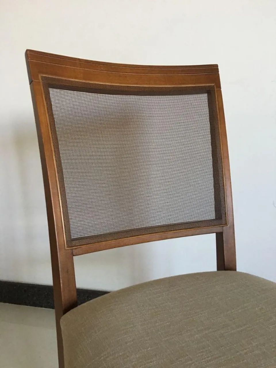 Mesa com tampo de vidro e oito cadeiras - Foto 4