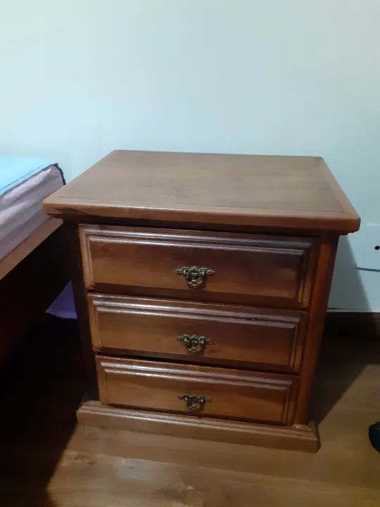 Criado-Mudo de Madeira Maciça