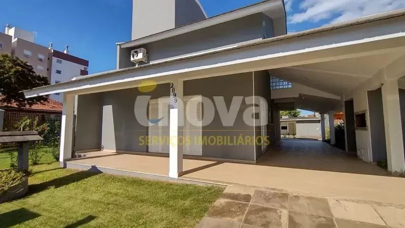 BELÍSSIMO IMÓVEL NO CENTRO DE TRAMANDAI COM 4 SUÍTES - Foto 2