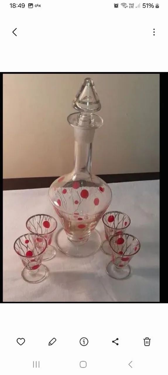 Conjunto de Licoreira e Copos Decorados