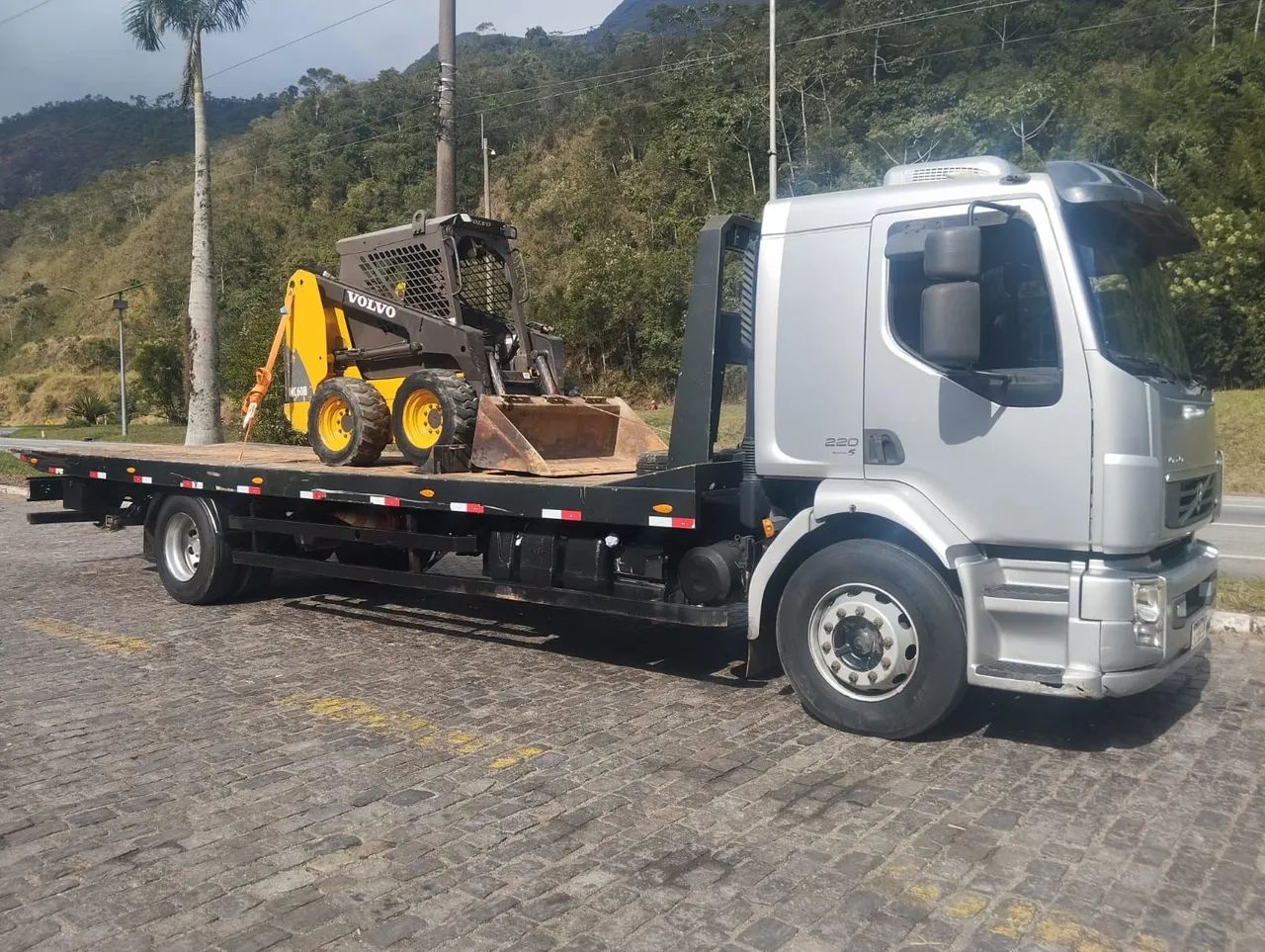 Volvo VM 220 ano:2013 - Foto 3