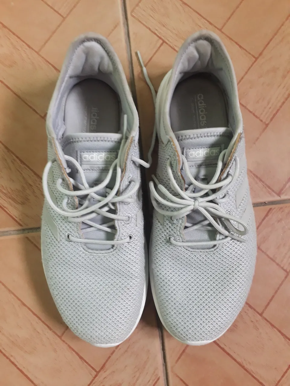 Tênis Adidas Cinza - Conforto e Estilo para o Seu Treino!