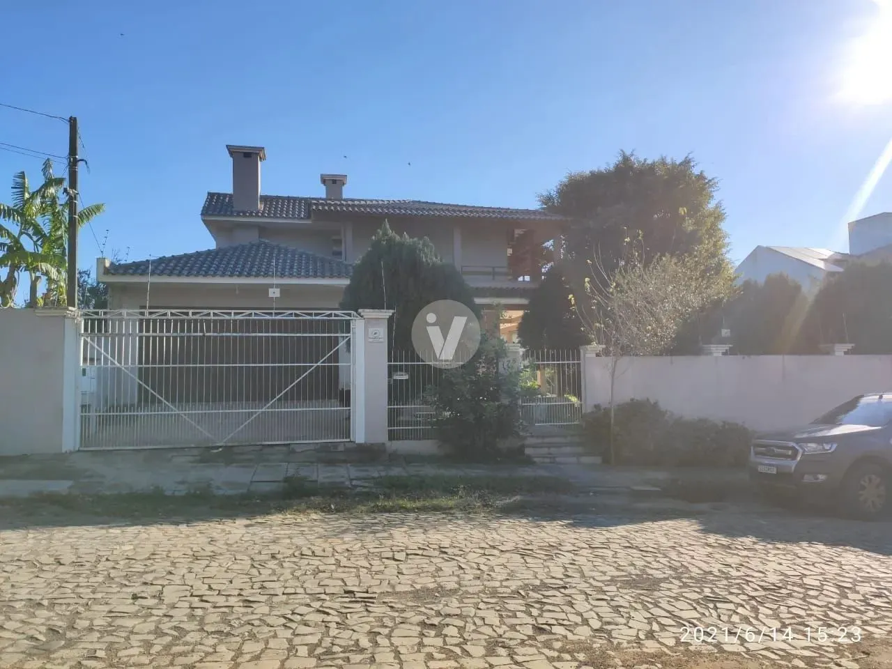 Casa 3 dormitórios alto padrão Camobi