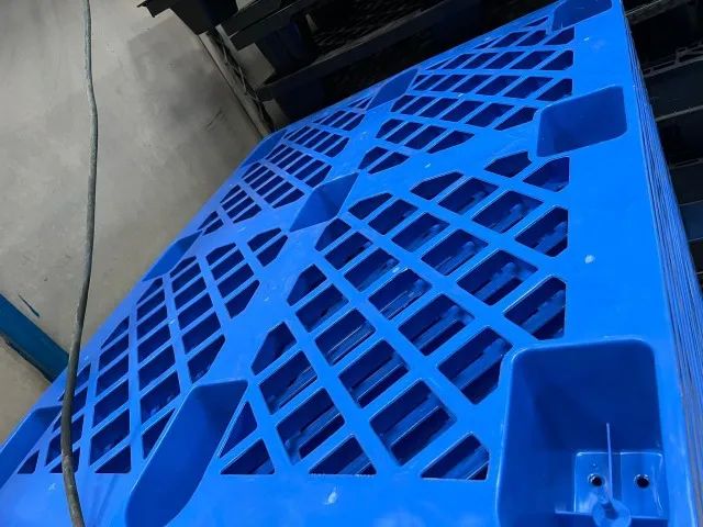 Pallet de plástico - Palete de plástico 100 x 120 cm - Foto 3