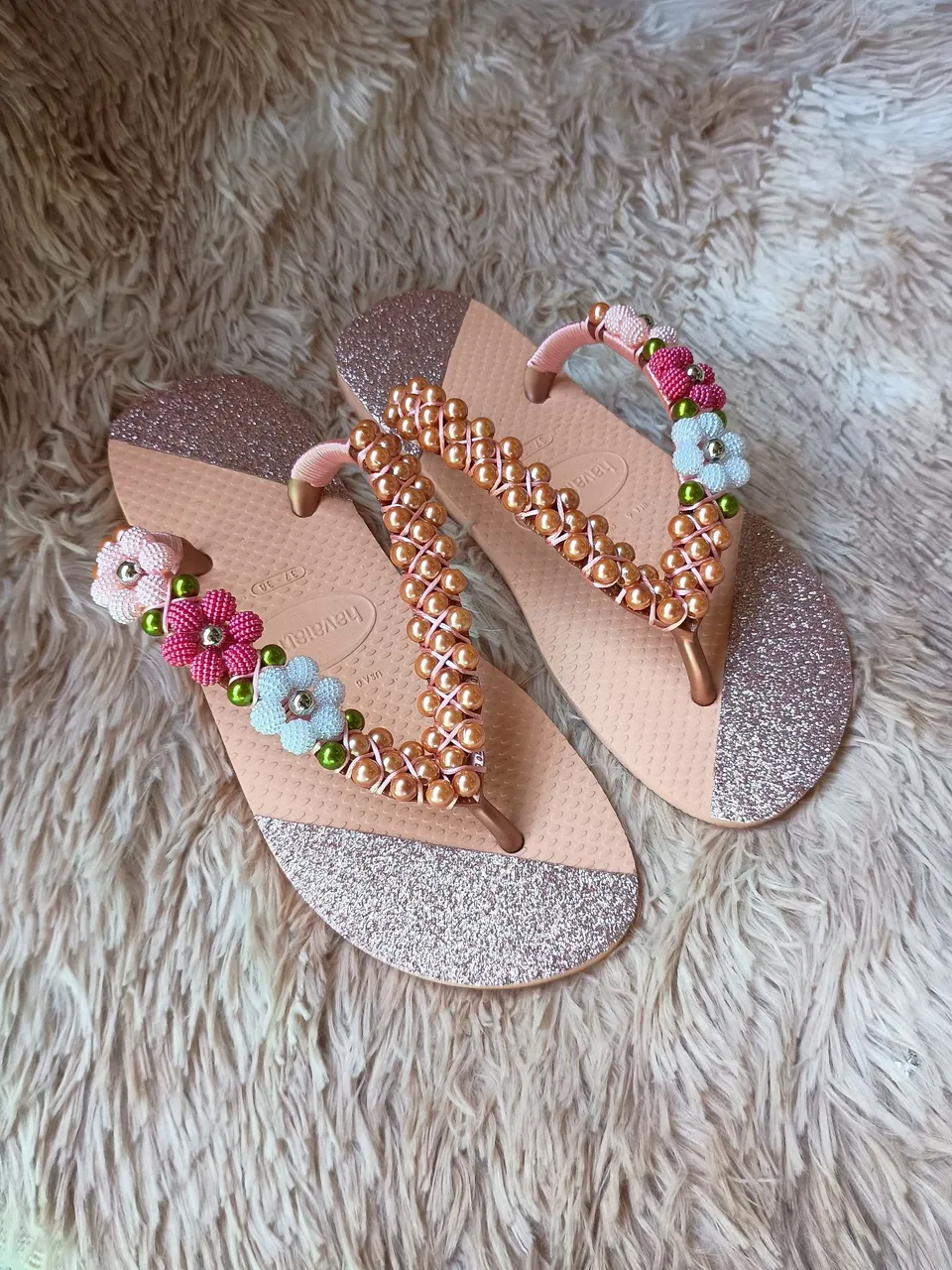 Chinelos Havaianas Decorados com Flores e Glitter