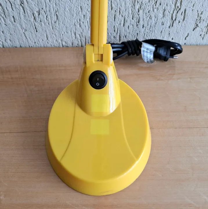 Luminária de Mesa articulada Tok Stok anos 80 funcionando. - Foto 4