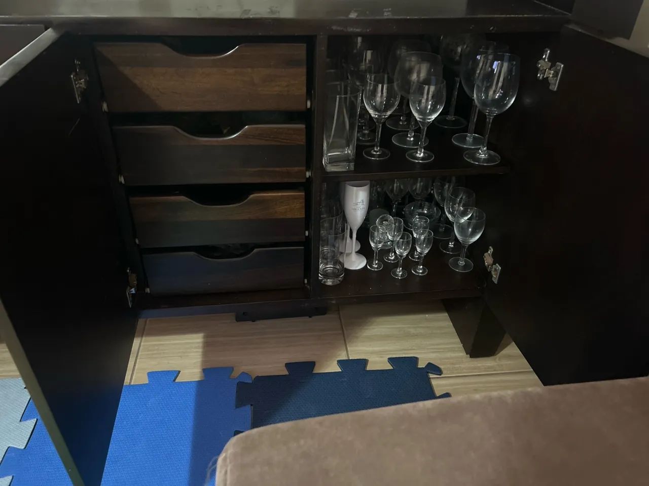 Buffet de madeira com 4 portas - Foto 4