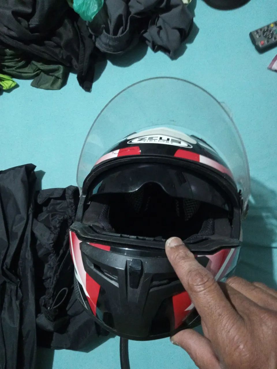 Capacete roupa de chuva cadeado  - Foto 2