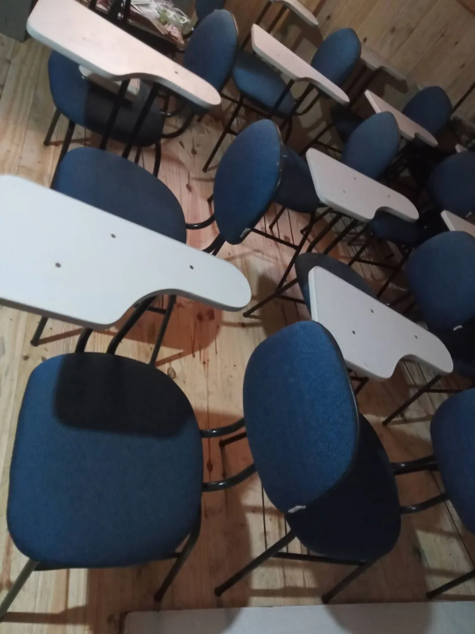 15 Cadeiras de sala de aula - ótimo estado
