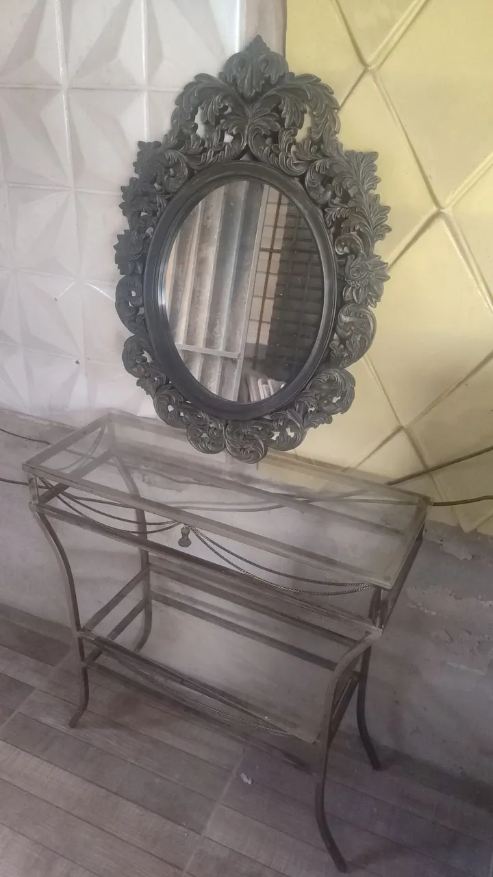 Espelho Decorativo com Moldura Detalhada