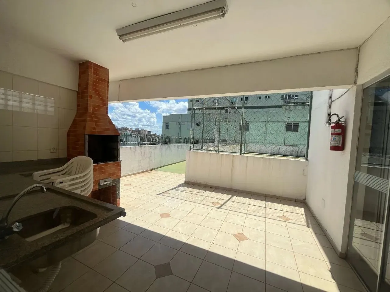 Studio mobiliado no Leste Universitário próximo da Praça Universitária