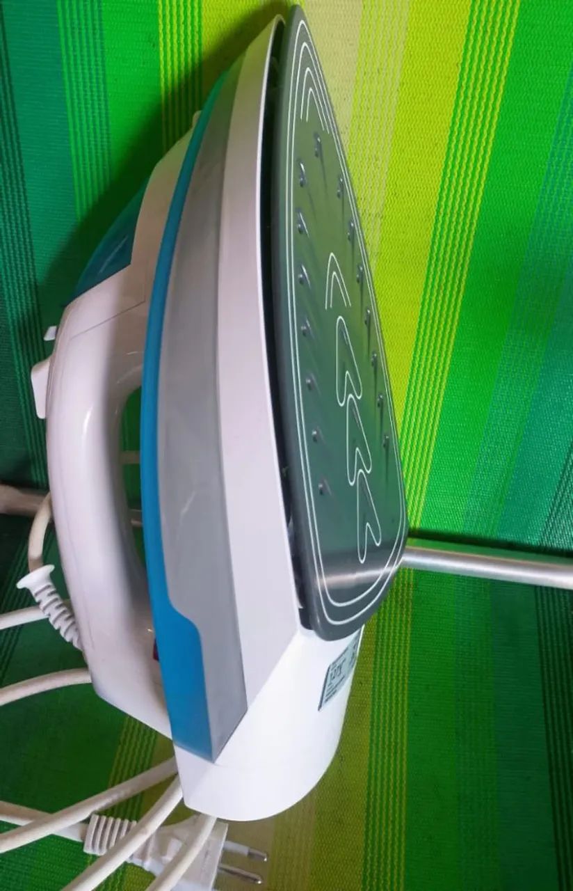 VENDO FERRO PASSAR NA ROUPA A VAPOR E OPÇÃO DE ENCHUGAR SEM NENHUM USO VALOR DE 200 REAIS  - Foto 3