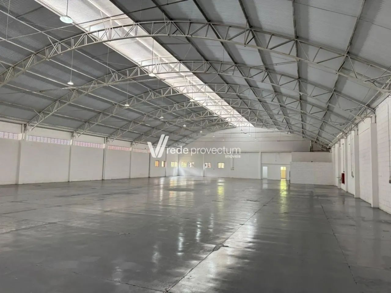 Galpão de 1.400m² para Locação em Vinhedo  Infraestrutura Completa em Condomínio Industria - Foto 2