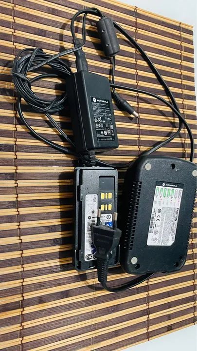 Kit Carregador e fonte com bateria de HT. 