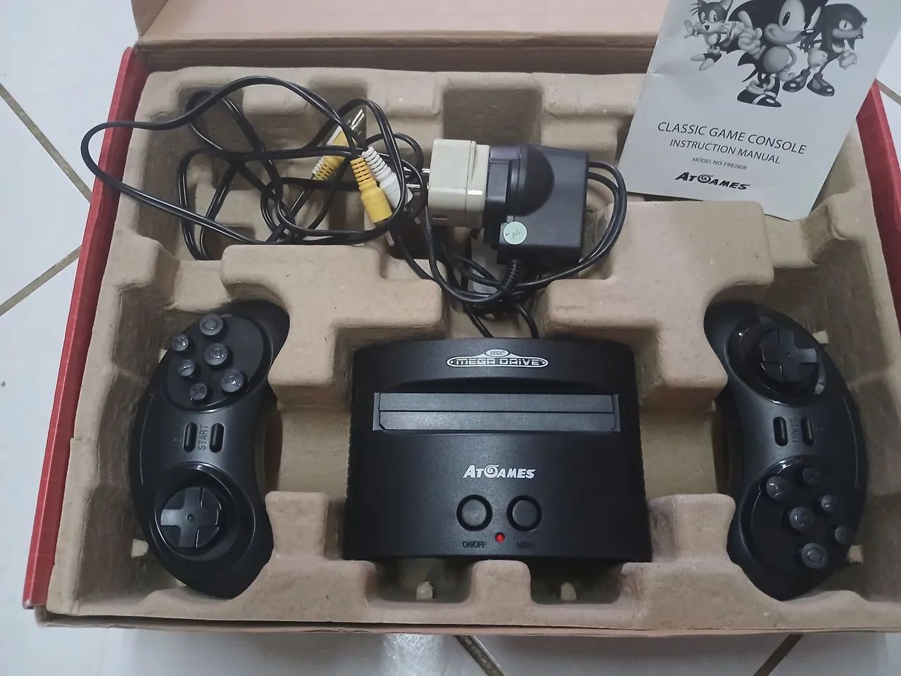 Mega Drive AT Games na caixa com 80 jogos.