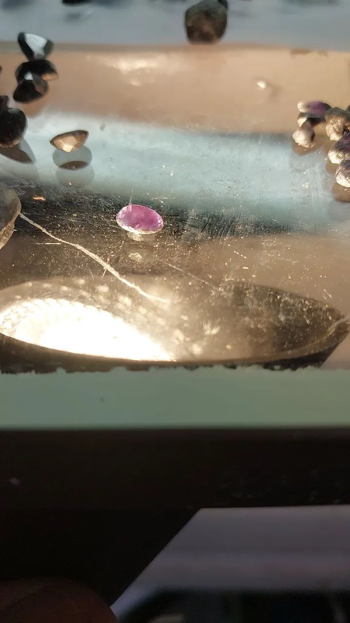 Alexandritas com mudança de cor  - Foto 4