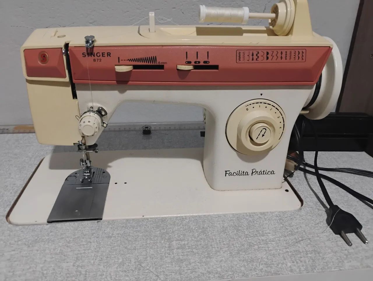 Máquina de costura com mesa 64673230572546120