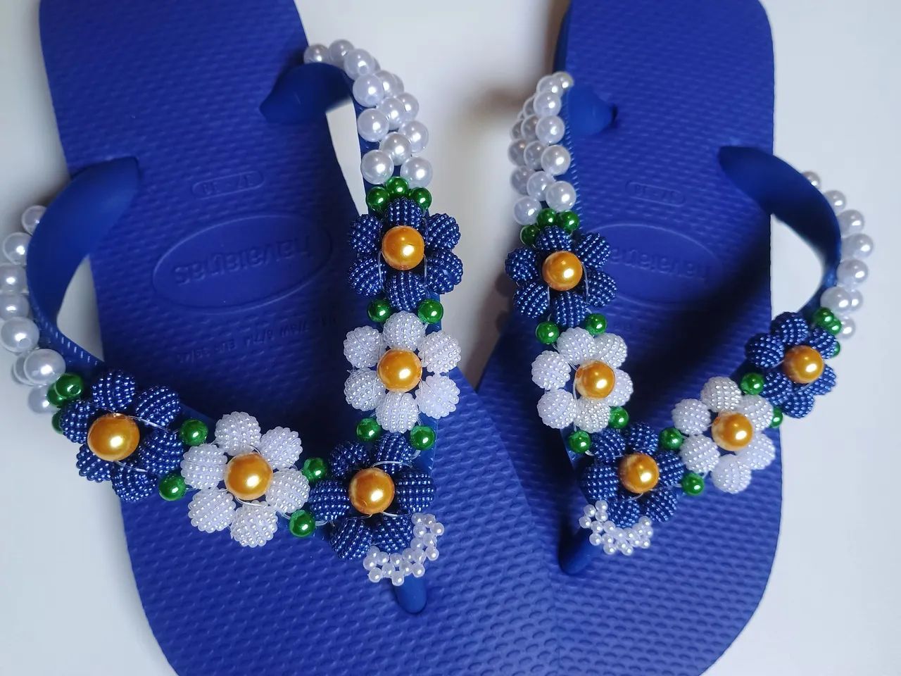 Havaianas top feminino personalizado com pérolas azul com flores - Foto 3