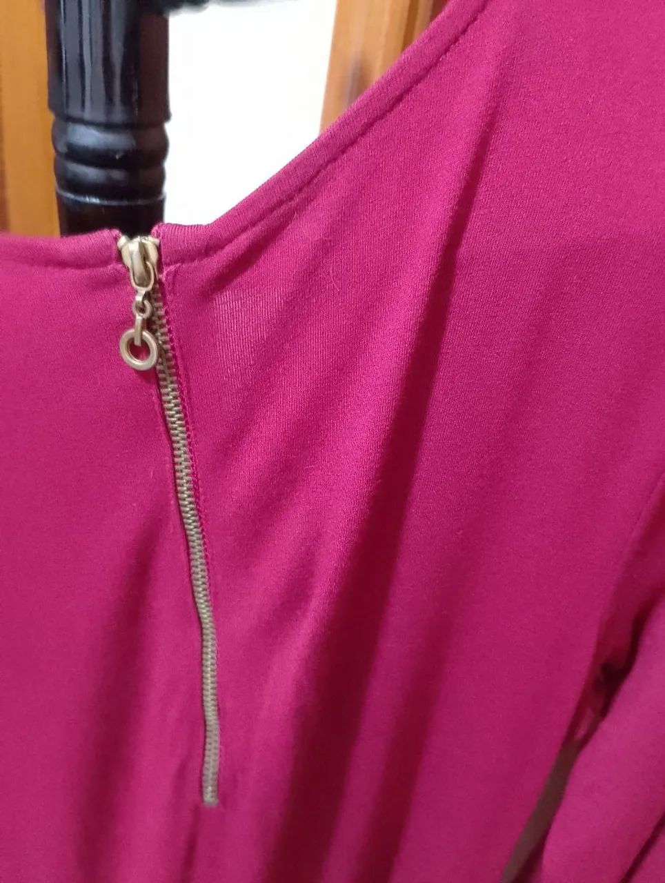 Vestido Longo Vinho com Detalhe em Zíper - Foto 4