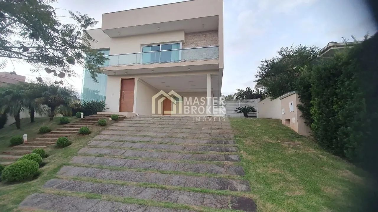 Casa à venda e para locação com 314 m2 de área construída, rua plana e tranquila, 3 quarto