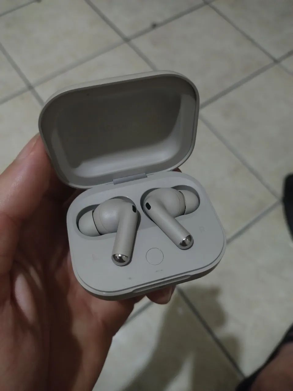 Fone de ouvido moto buds+ cinza