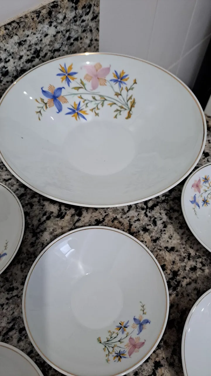 Jogo de sobremesa com flores