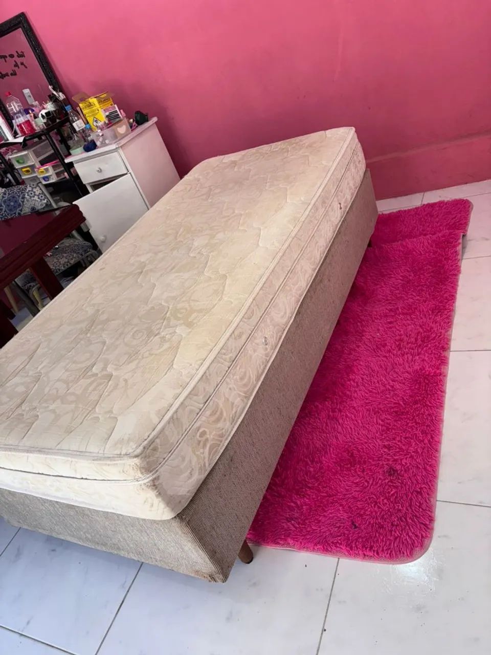 Single bed with spring mattress64341863527427122