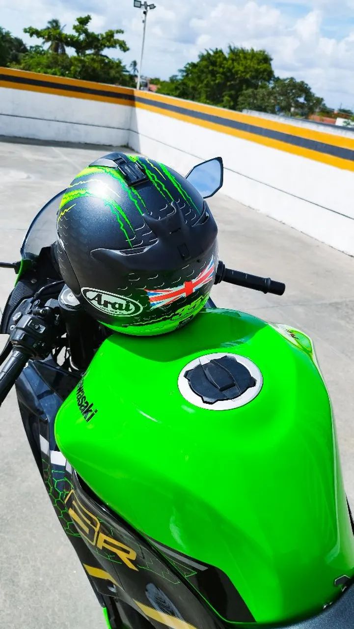 Capacete ARAI vector 2 helmet Crutchlow - Foto 2