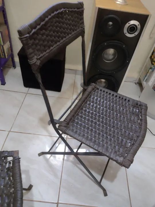 Cadeira de Fibra Sintética para Área Externa - Ler descrição 