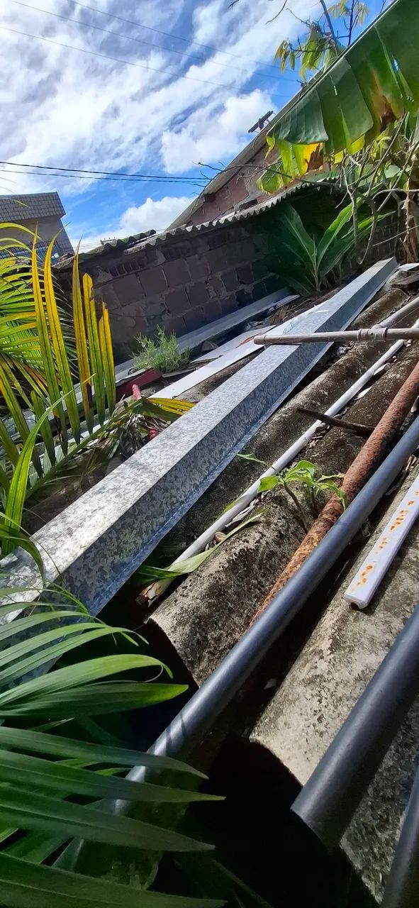 Calha galvanizada 3M impecável.