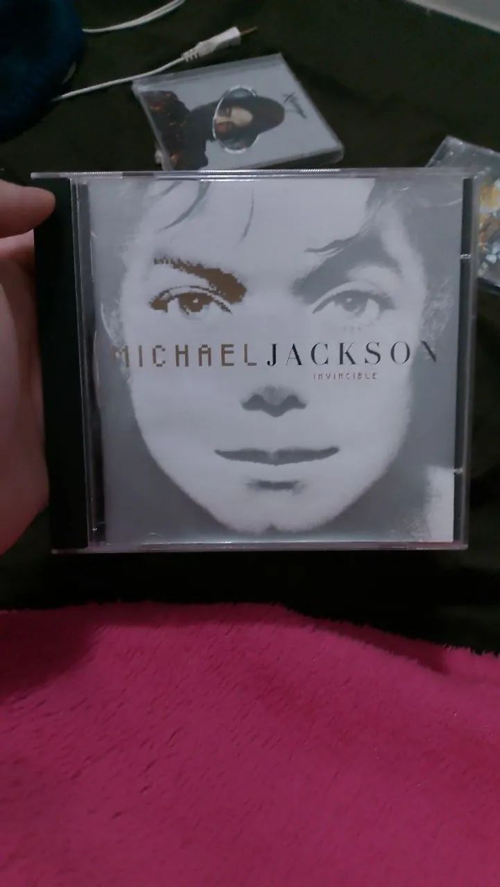 CD Michael Jackson Invincible - CDs, DVDs etc - Santa Mônica, Belo